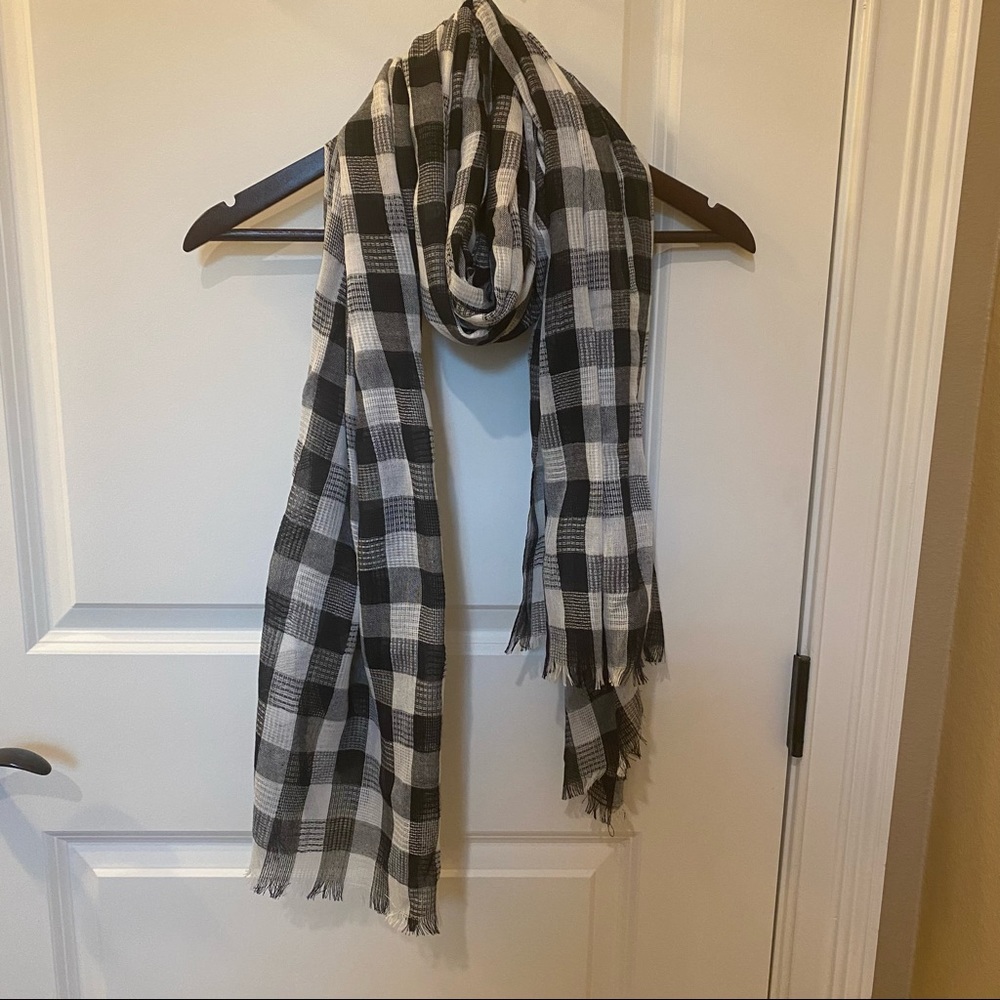 Black and White Checkered Scarf